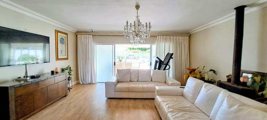 5 Bedroom Property for Sale in Sandbaai Western Cape